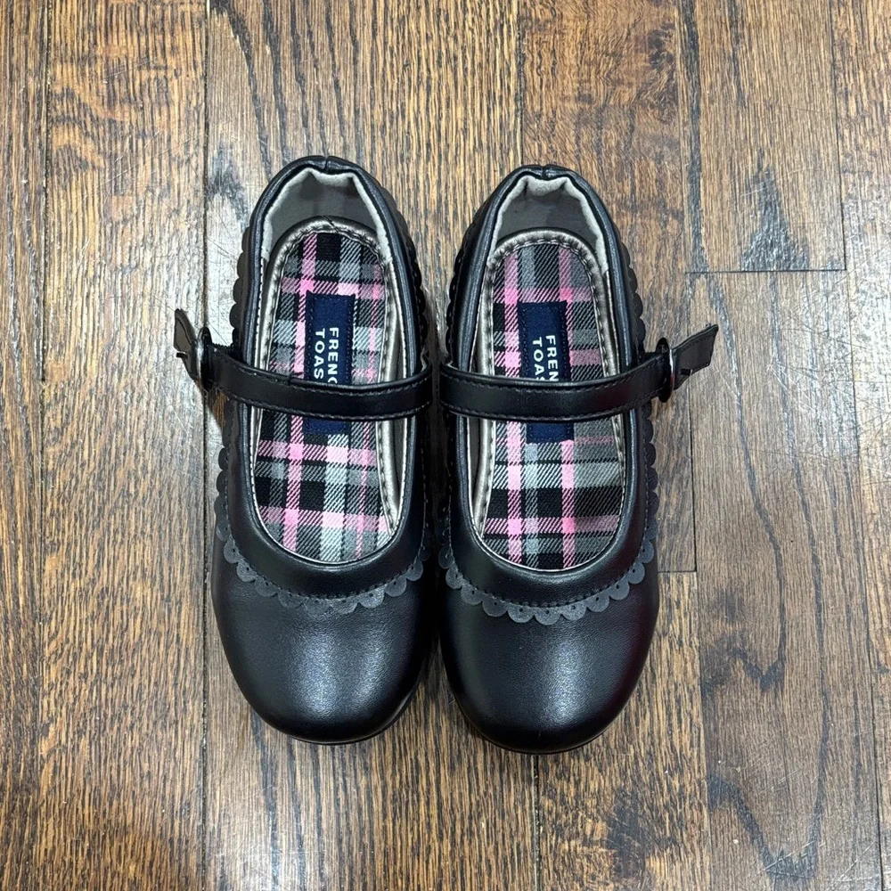 French Toast girls Classic Black Mary Jane Shoes size 9